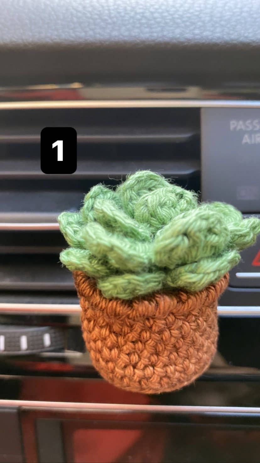 Handmade Crochet Air Vent Charm: Infuse Your Drive with Boho Elegance