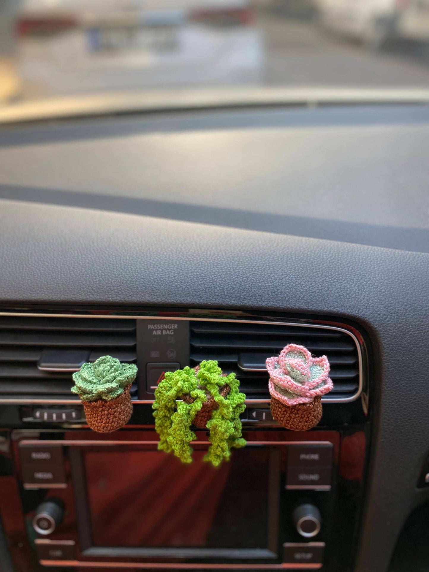 Handmade Crochet Air Vent Charm: Infuse Your Drive with Boho Elegance