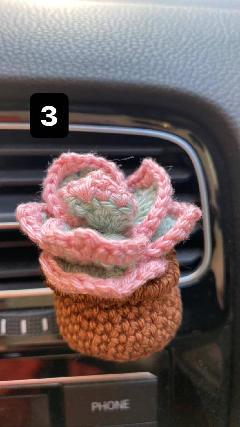 Handmade Crochet Air Vent Charm: Infuse Your Drive with Boho Elegance