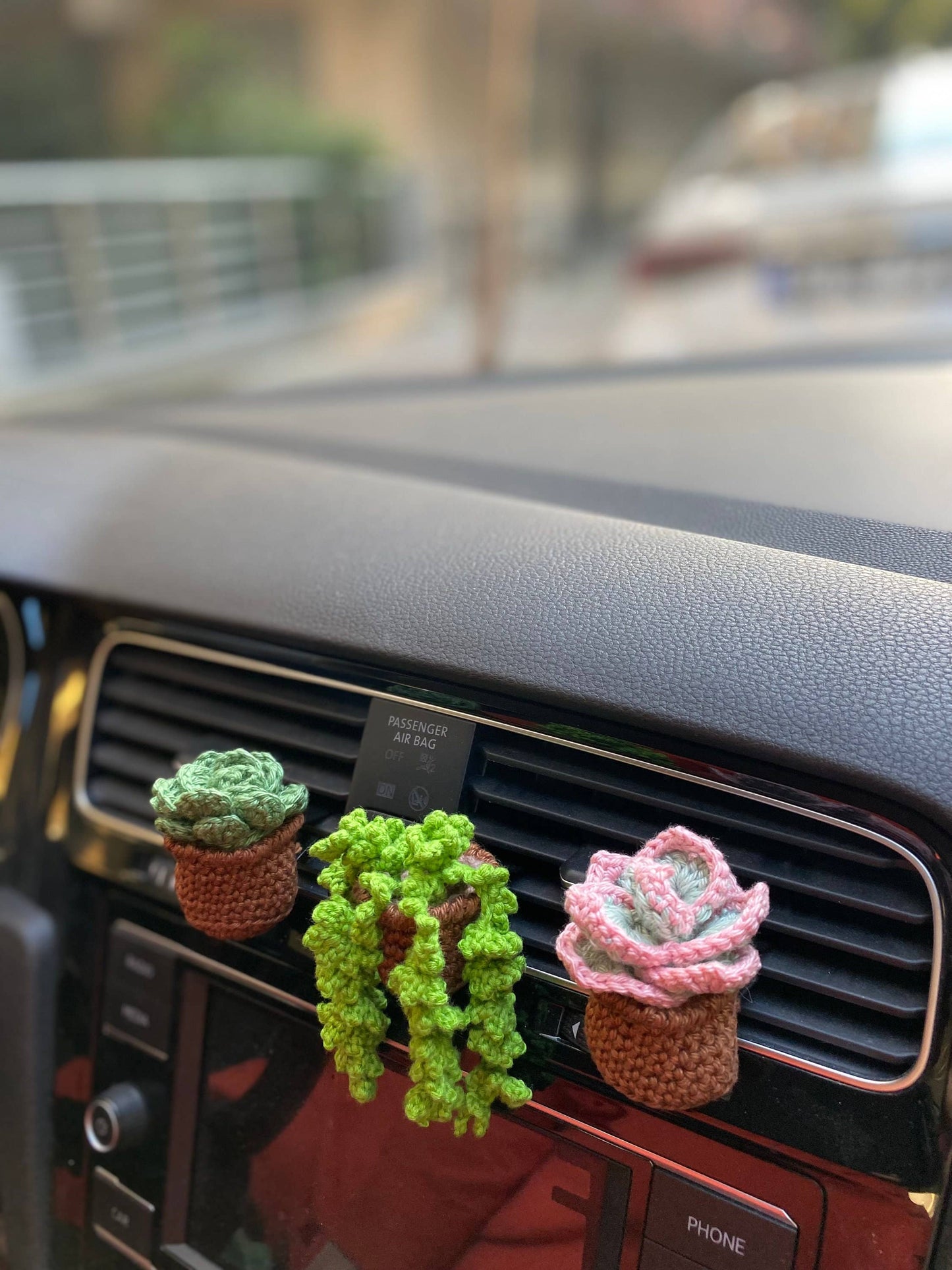 Handmade Crochet Air Vent Charm: Infuse Your Drive with Boho Elegance